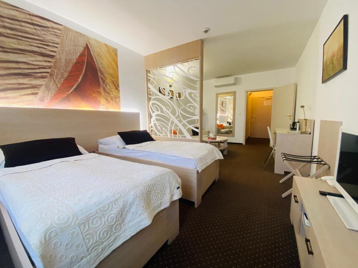 Hotel Slameny Dom & Spa Malá Ida Exteriör bild