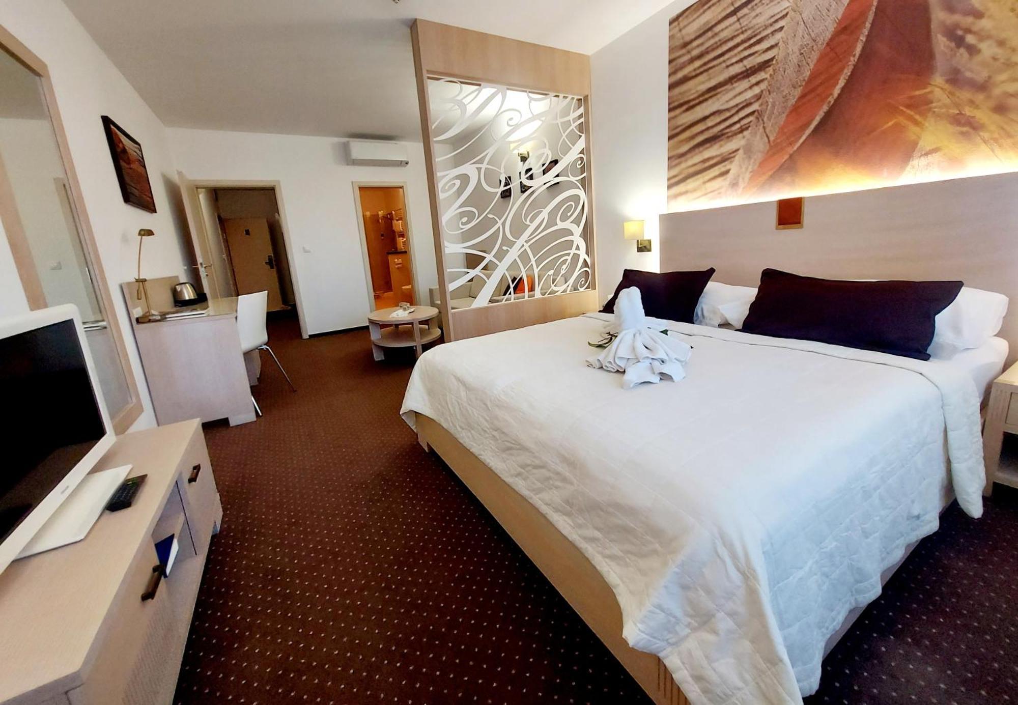 Hotel Slameny Dom & Spa Malá Ida Exteriör bild