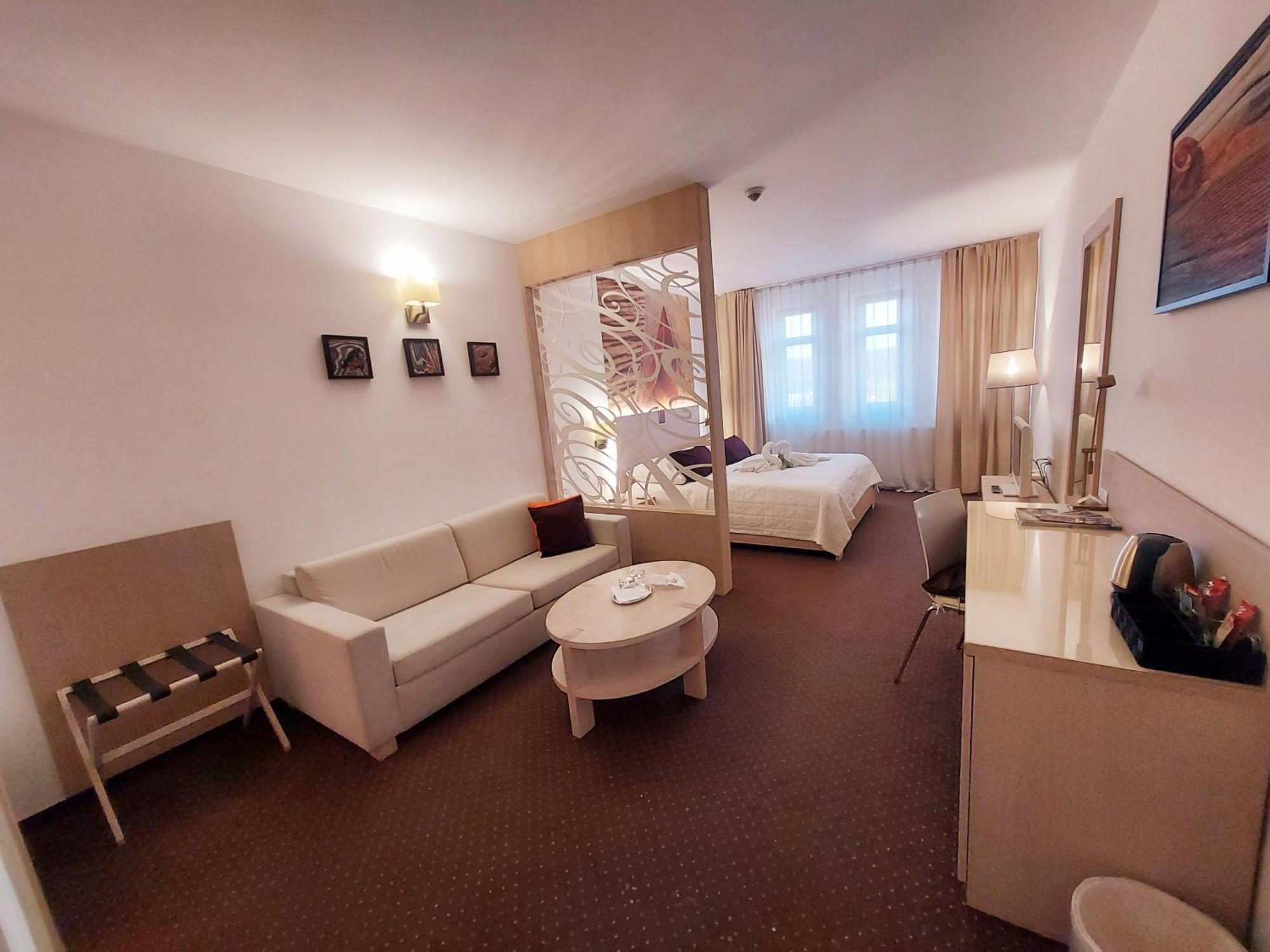 Hotel Slameny Dom & Spa Malá Ida Exteriör bild